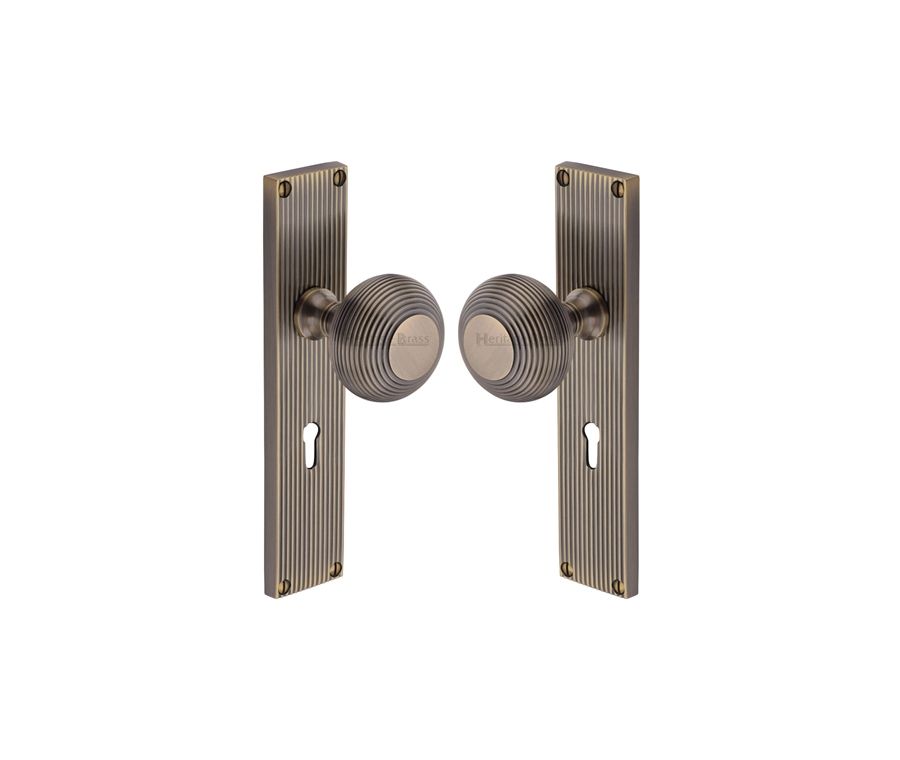 Heritage Brass Antique Brass Beehive Door Knob on Reeded Plate - Lock Set