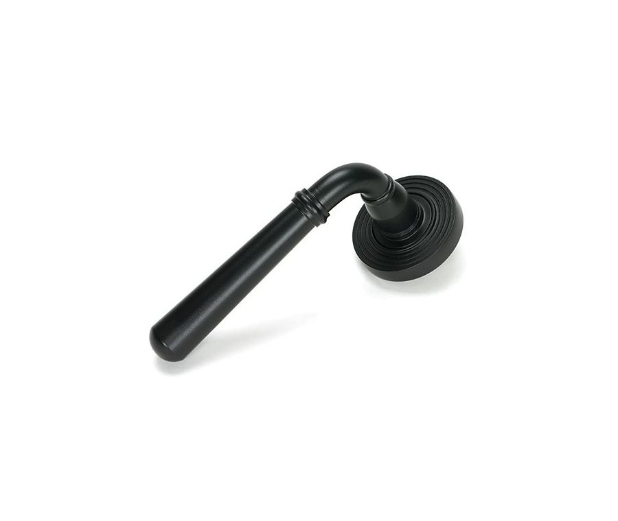 Set Matt Black Newbury Lever on Beehive rose | 46461 | 51328