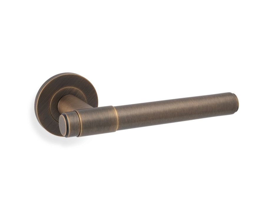 Antique Brass Kingston Plain Lever on Round Rose AW241AB