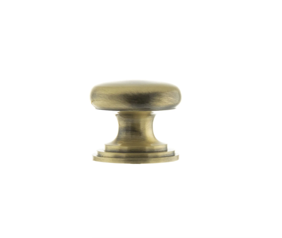 Antique Brass 32mm Lincoln Victorian Cabinet Knob | OEC1232AB