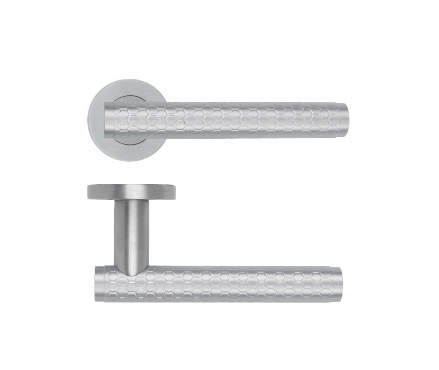 Satin Chrome Favo Lever on Round Rose | RM170SC