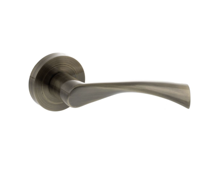 Set Status Antique Brass Colorado Lever on Round Rose | S34RAB