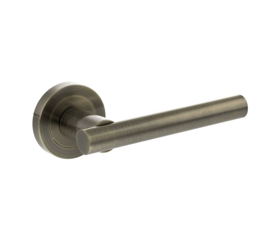 Set Status Antique Brass Nebraska Lever on Round Rose | S28RAB