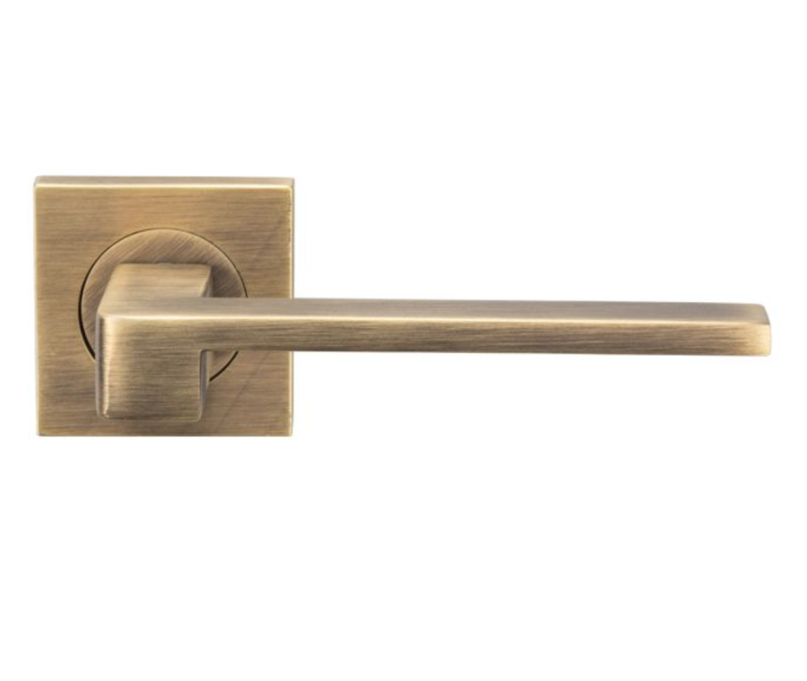Set Carlisle Antique Brass Serozzetta Equi Lever on square rose | SZM370SQAB