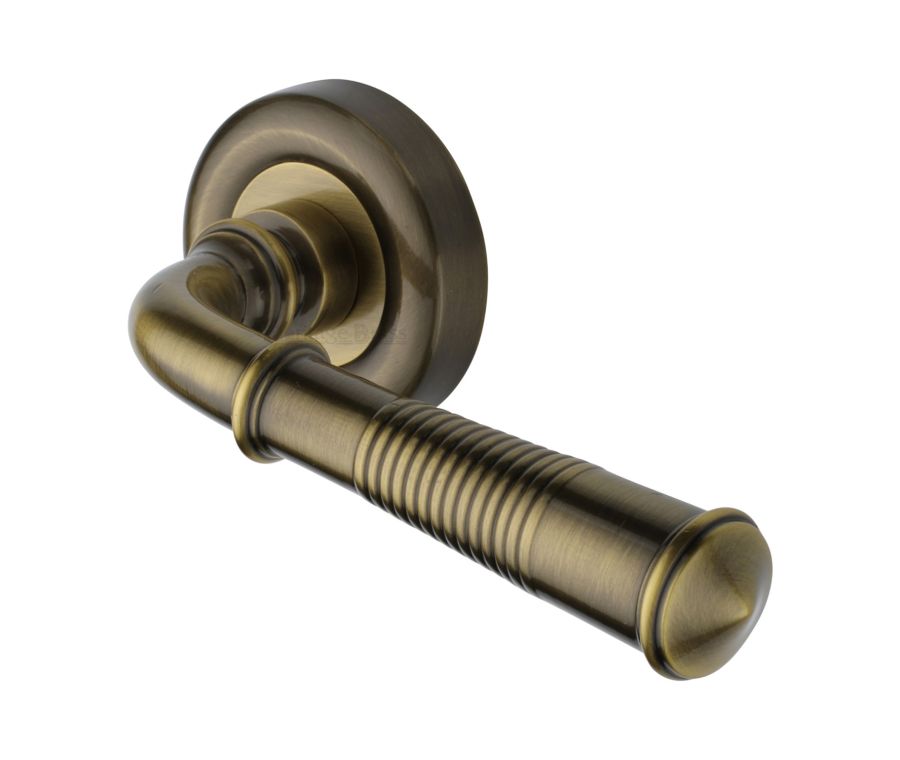 Antique Brass Colonial Reeded Door Handle on Round Rose