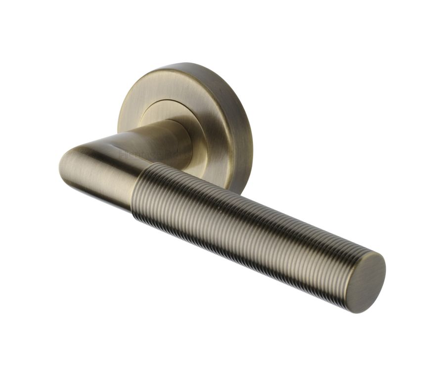 Antique Brass Bauhaus Mitre Reeded Door Handle on Round Rose