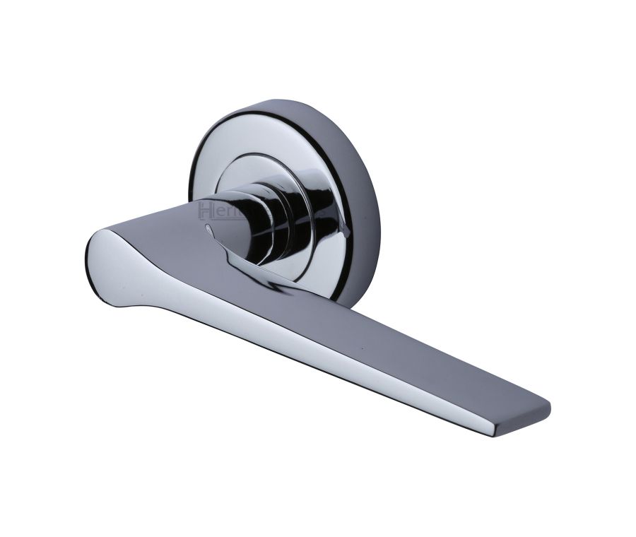 Polished Chrome Gio Door Handle on Round Rose