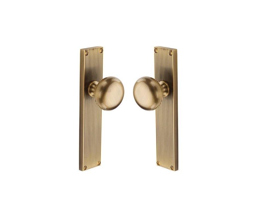 Heritage Brass Antique Brass Victoria Door Knob on Reeded Plate - Latch Set