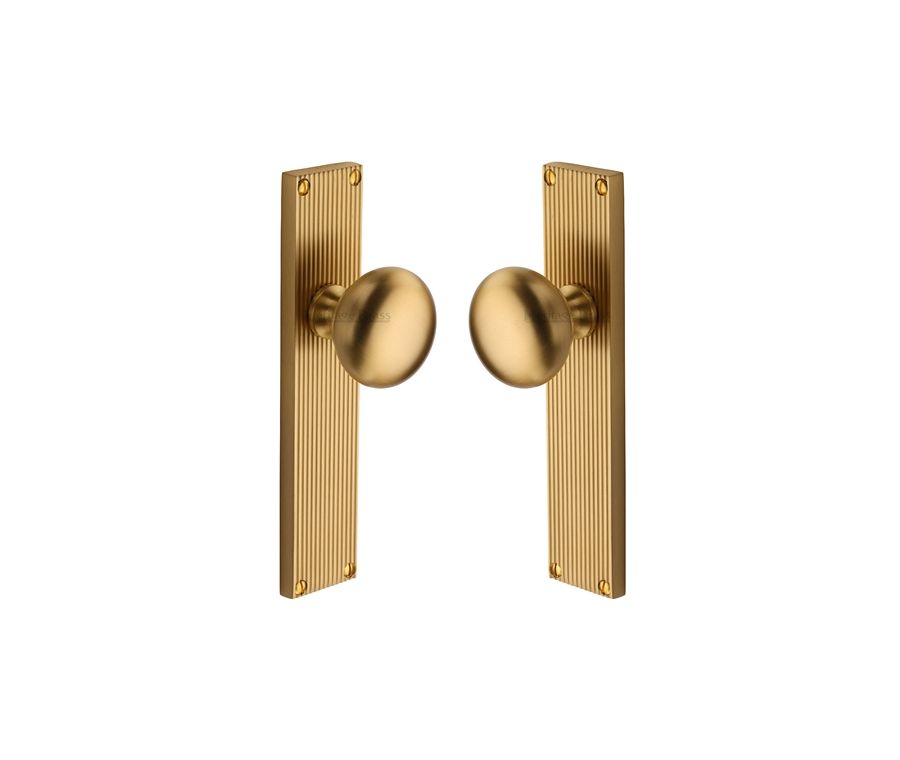 Heritage Brass Satin Brass Victoria Door Knob on Reeded Plate - Latch Set