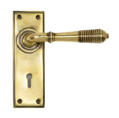 Set From the Anvil Aged Brass Reeded Lever Lock Furniture | 33040