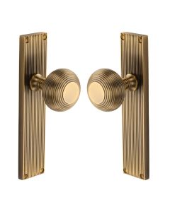 Heritage Brass Antique Brass Beehive Door Knob on Reeded Plate - Latch Set