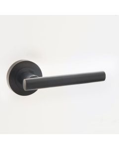 Frelan Petra MB lever on rose