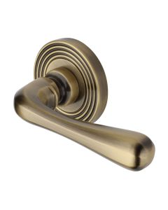 Antique Brass Charlbury Reeded Door Handle on Round Rose
