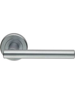 Set Carlisle Satin Chrome Serozzetta Philidelphia Lever on round rose | ZIN3121SC