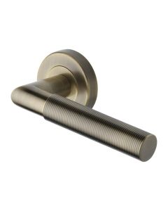 Antique Brass Bauhaus Mitre Reeded Door Handle on Round Rose