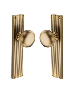 Heritage Brass Antique Brass Victoria Door Knob on Reeded Plate - Latch Set