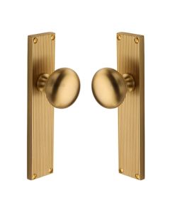 Heritage Brass Satin Brass Victoria Door Knob on Reeded Plate - Latch Set