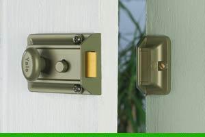 How to replace a cylinder lock with a Yale nightlatch